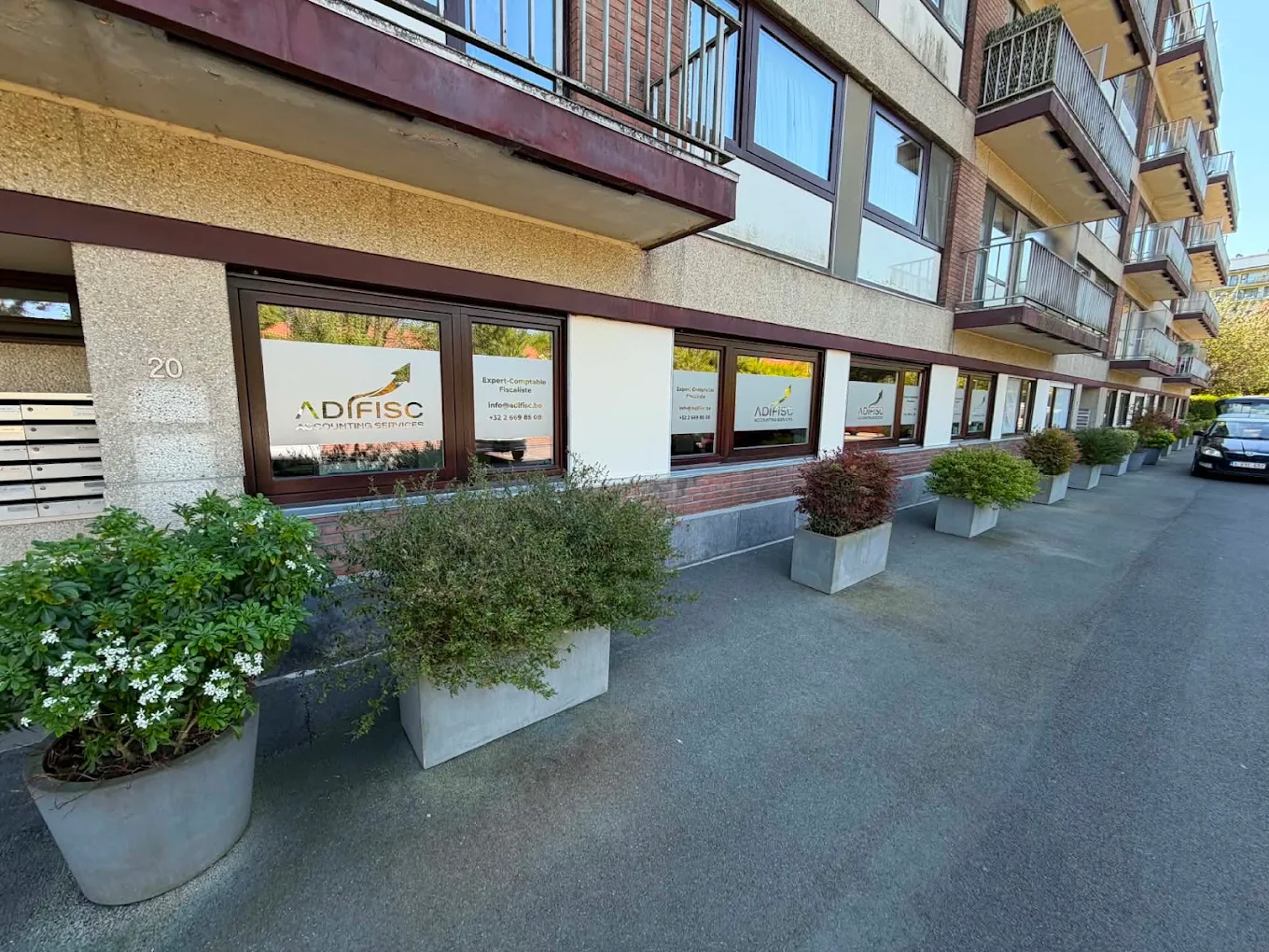 Vitrines du bureau comptable Adifisc, Avenue Claeterbosch 20